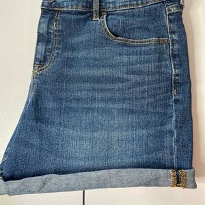 JEAN SHORTS - OLD NAVY SIZE:14